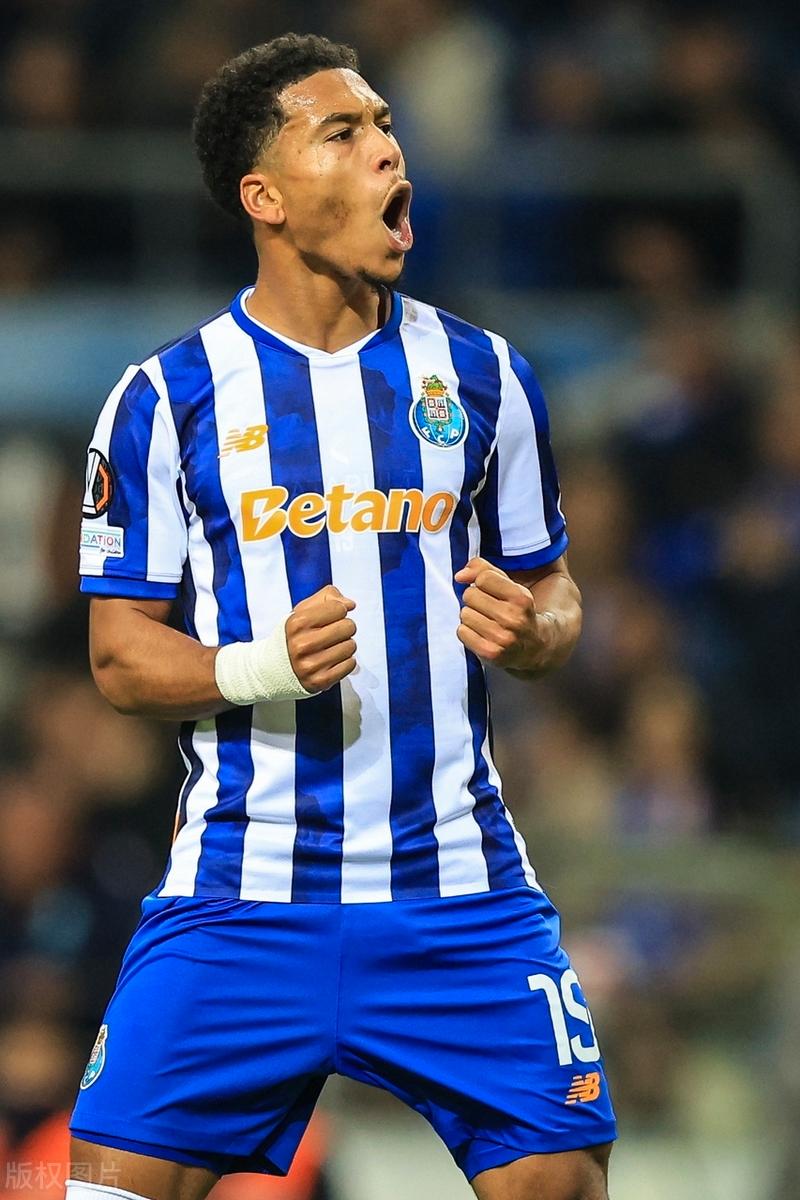 AYX爱游戏中国包含今夜上海海港内部沟通——欧联节点到来；更衣室稳定；球队文化再被提及的词条