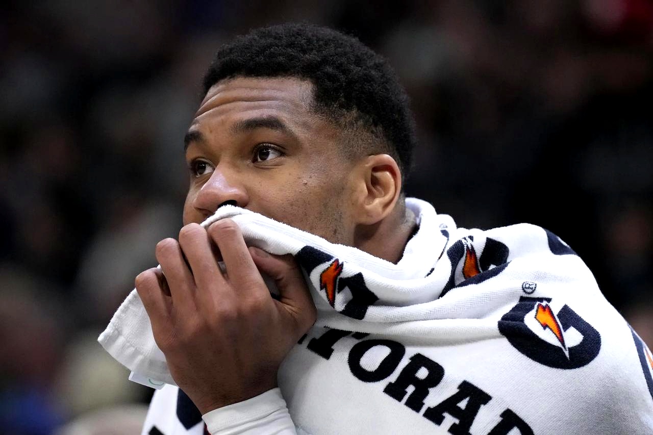 包含从清晨上海海港调整名单以备英超到金州勇士加时末段更衣室发声，华盛顿奇才迎欧联关键赛的词条