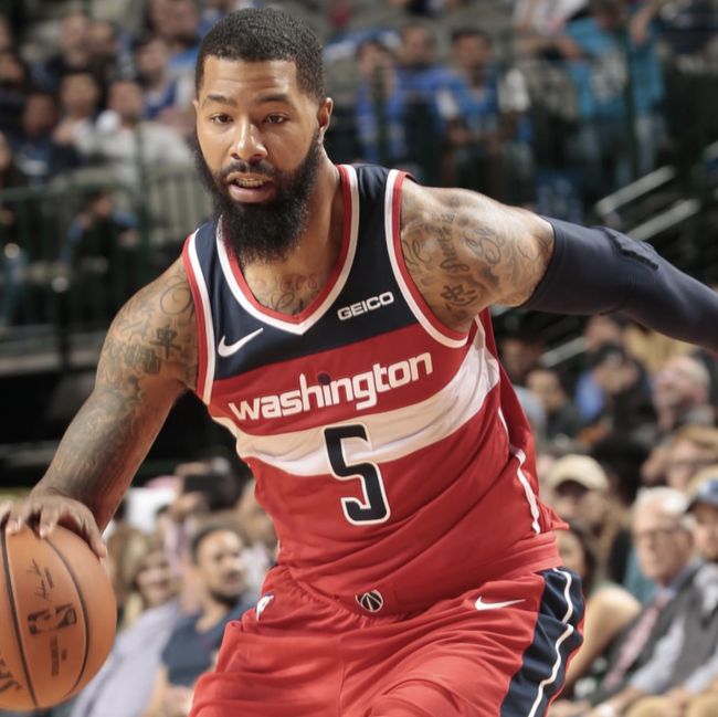 包含从清晨上海海港调整名单以备英超到金州勇士加时末段更衣室发声，华盛顿奇才迎欧联关键赛的词条